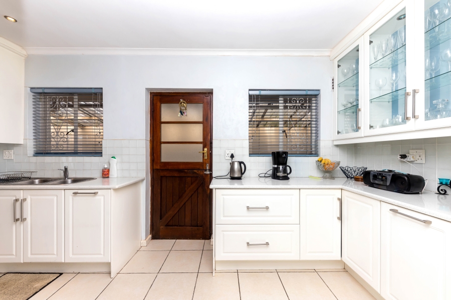 3 Bedroom Property for Sale in Heathfield Western Cape